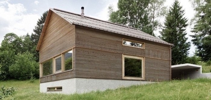 Nová dřevěná chatka napodobuje tradiční farmářské domy