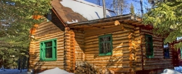 Kanadský srub s rustikálním interiérem