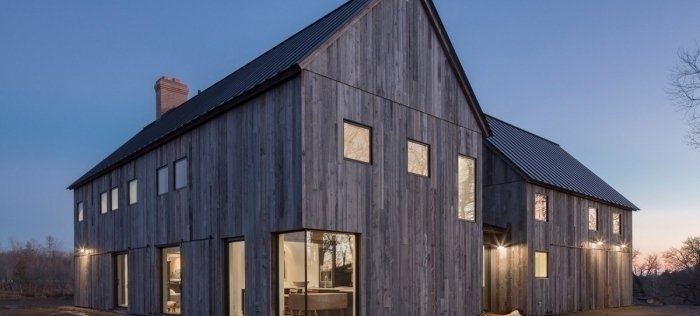 Farmářský dům z recyklovaného dřeva