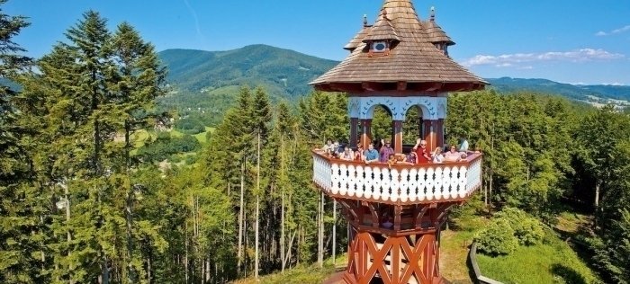 Jurkovičova rozhledna v Rožnově pod Radhoštěm fascinuje návštěvníky z celého světa