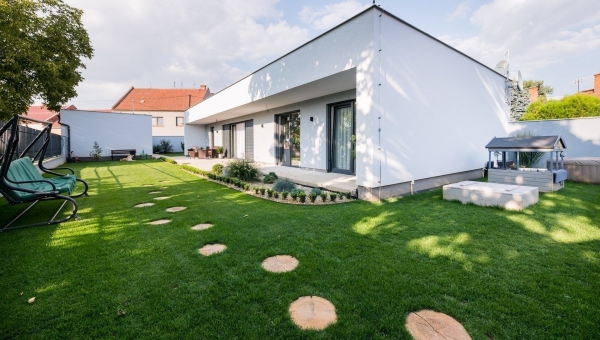 Moderní bungalov s atikou