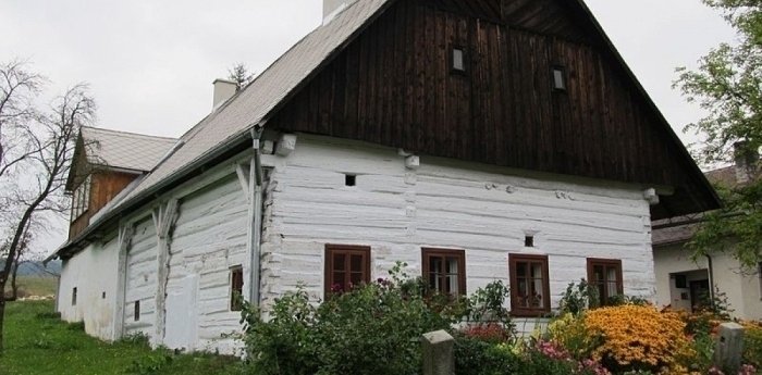 Rtyně v Podkrkonoší – nejstarší roubená chalupa u nás