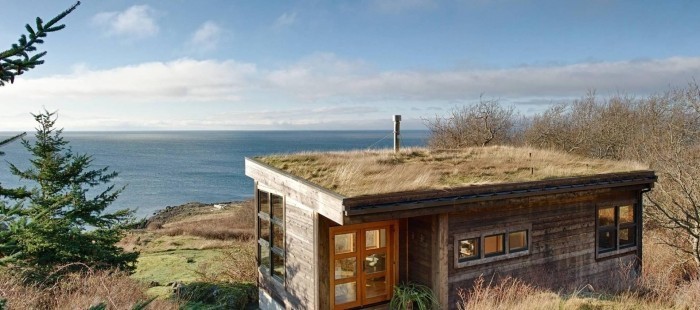 Ekologický tiny house se zelenou střechou