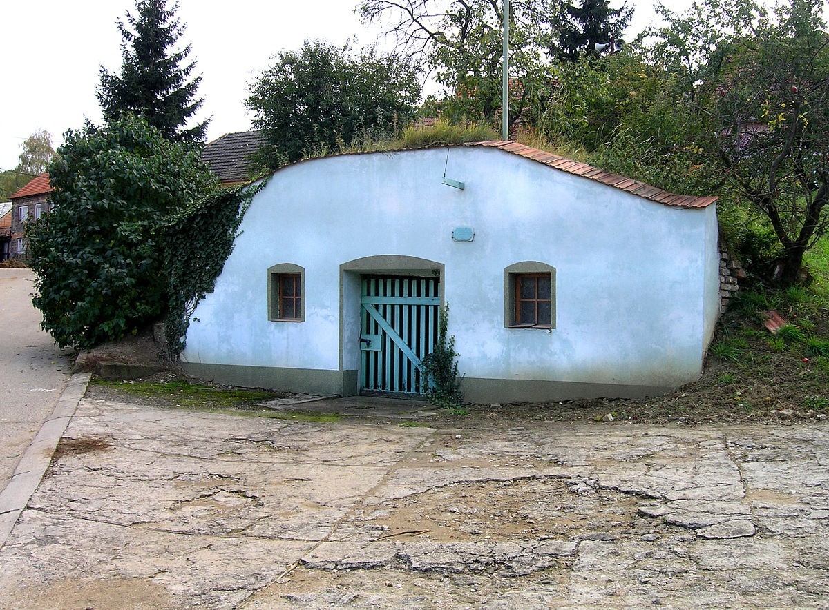 malý sklep na zahradě