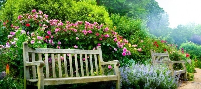 Romantická přírodní zahrada láká k odpočinku