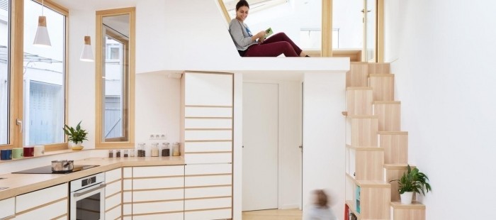 Miniaturní dům s funkčním nábytkem pro tříčlennou rodinu