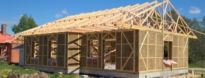 Stavba slaměného domu vám ušetří spoustu finančních prostředků.
