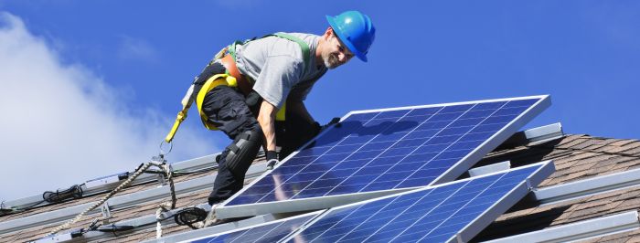 Správné umístění solárních panelů vám přinese nemalé úspory.