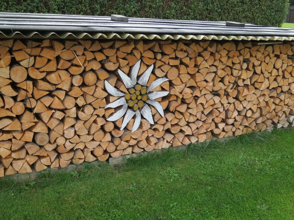 Jak skladovat dřevo, aby správně hořelo?