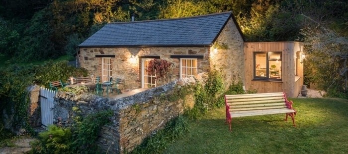 Pohádkový domek stojí ukrytý na anglickém venkově