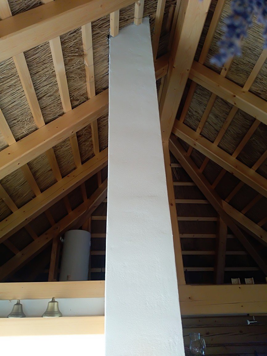 Tradiční roubenka s doškovou střechou na Žítkové