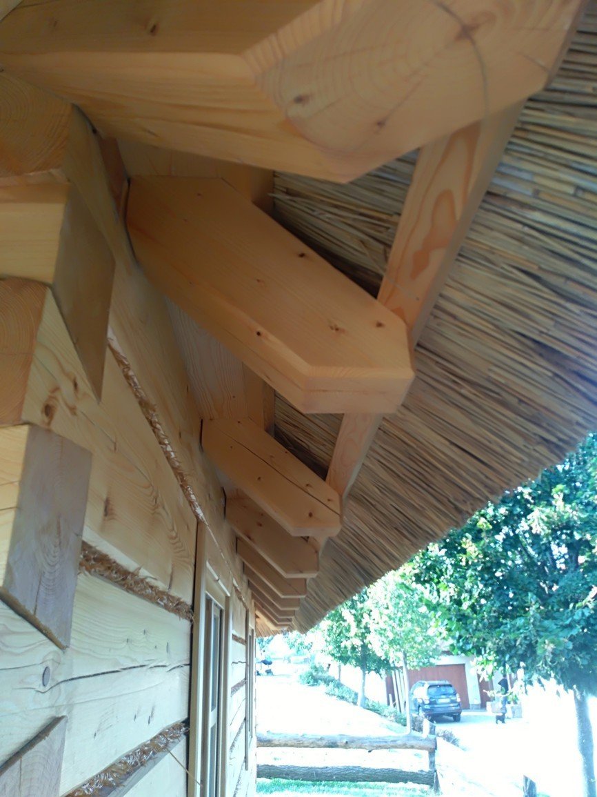Tradiční roubenka s doškovou střechou na Žítkové