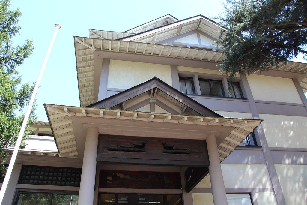 stříška nad vchod v japonském stylu