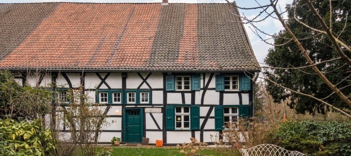 Stodola z 18. století byla citlivě renovována pro mladou rodinu