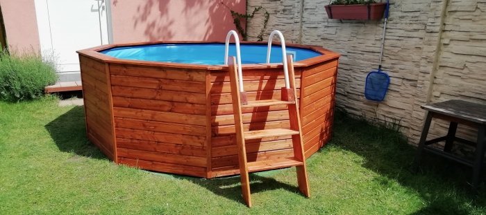 Návod na dřevěné obložení bazénu svépomocí