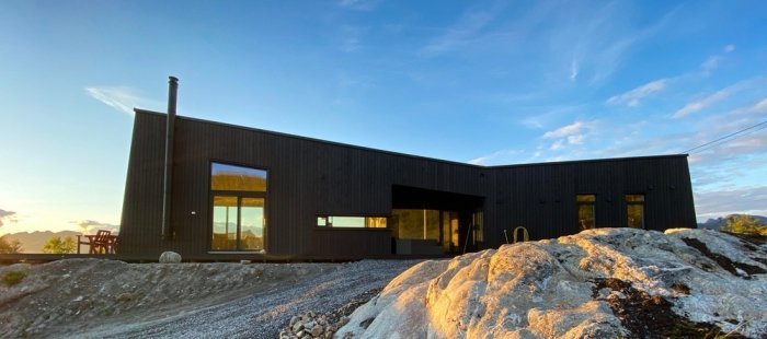 Norský dům je postaven tak, aby kopíroval terén