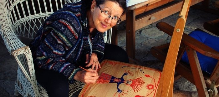 S Evou Francovou, autorkou Kuchařky ze Svatojánu, o malovaném nábytku, umění a lásce ke dřevu