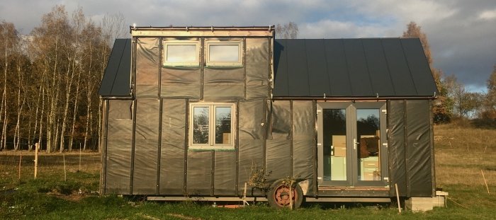 17letý student Radek si vlastníma rukama staví mini domek na kolečkách a plní si tak svůj dětský sen