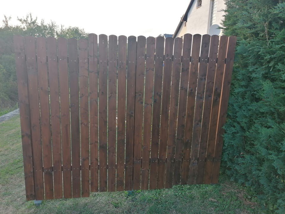 dřevěný plot