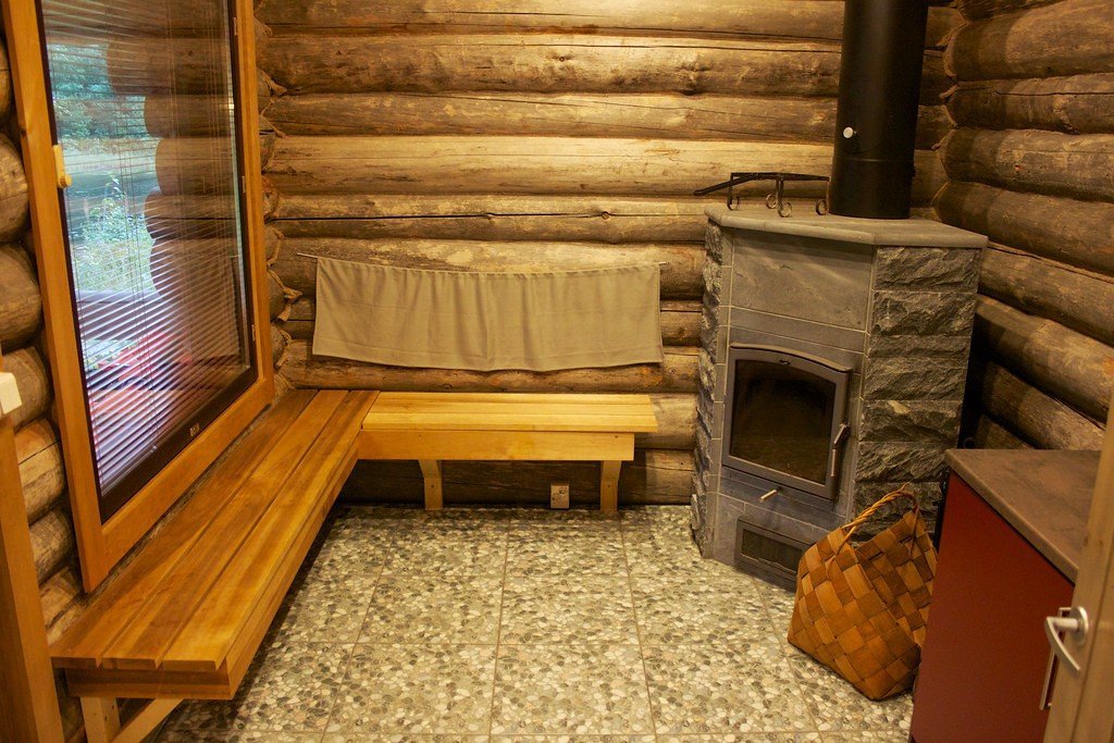 saunová kamna a interiér sauny