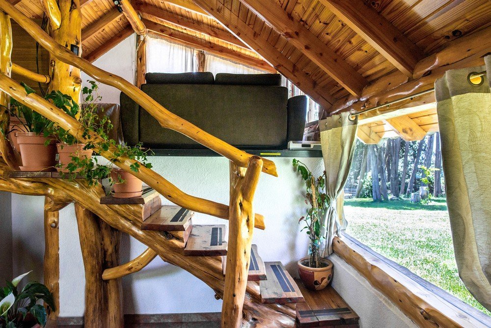 moderní schodiště točité, zavěšené a vetknuté