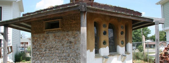 Cordwood aneb nevšední stavba z dřevěných polen a malty