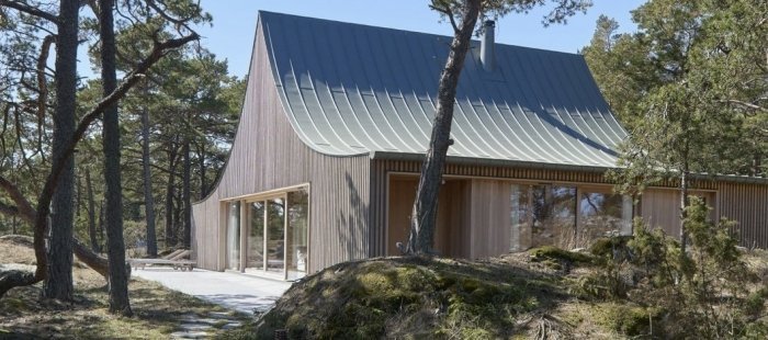 Dům na ostrově blízko Stockholmu připomíná stan