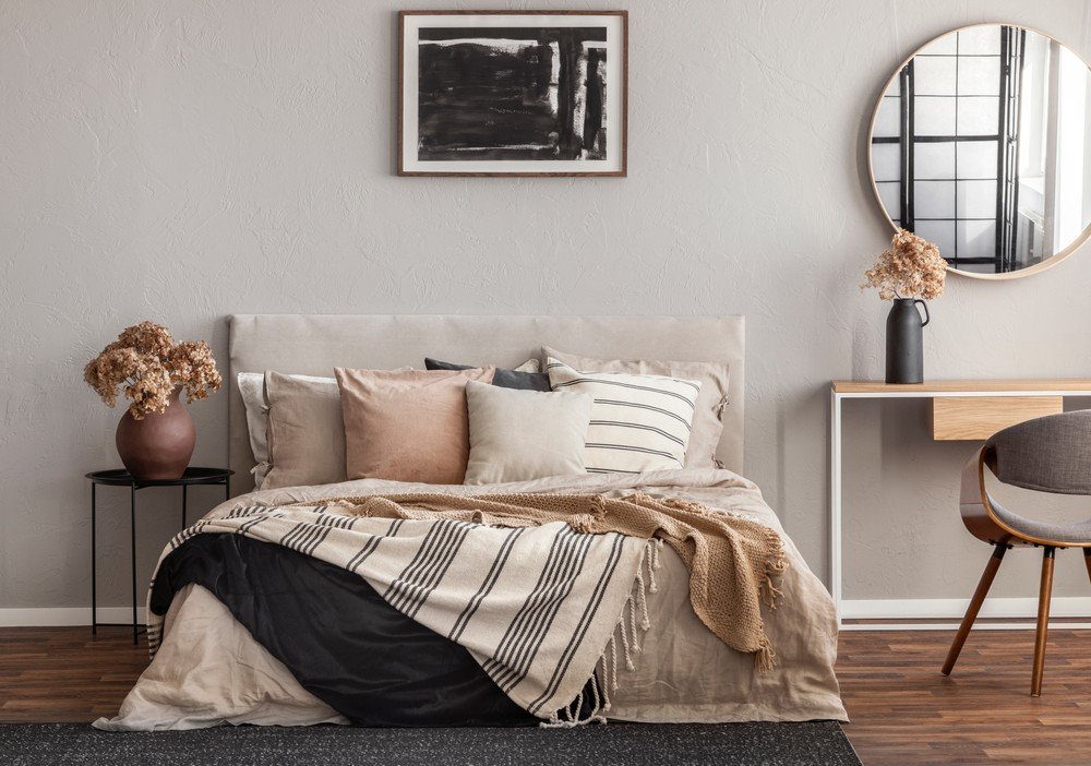 romantický styl bydlení - přehozy, deky a polštáře