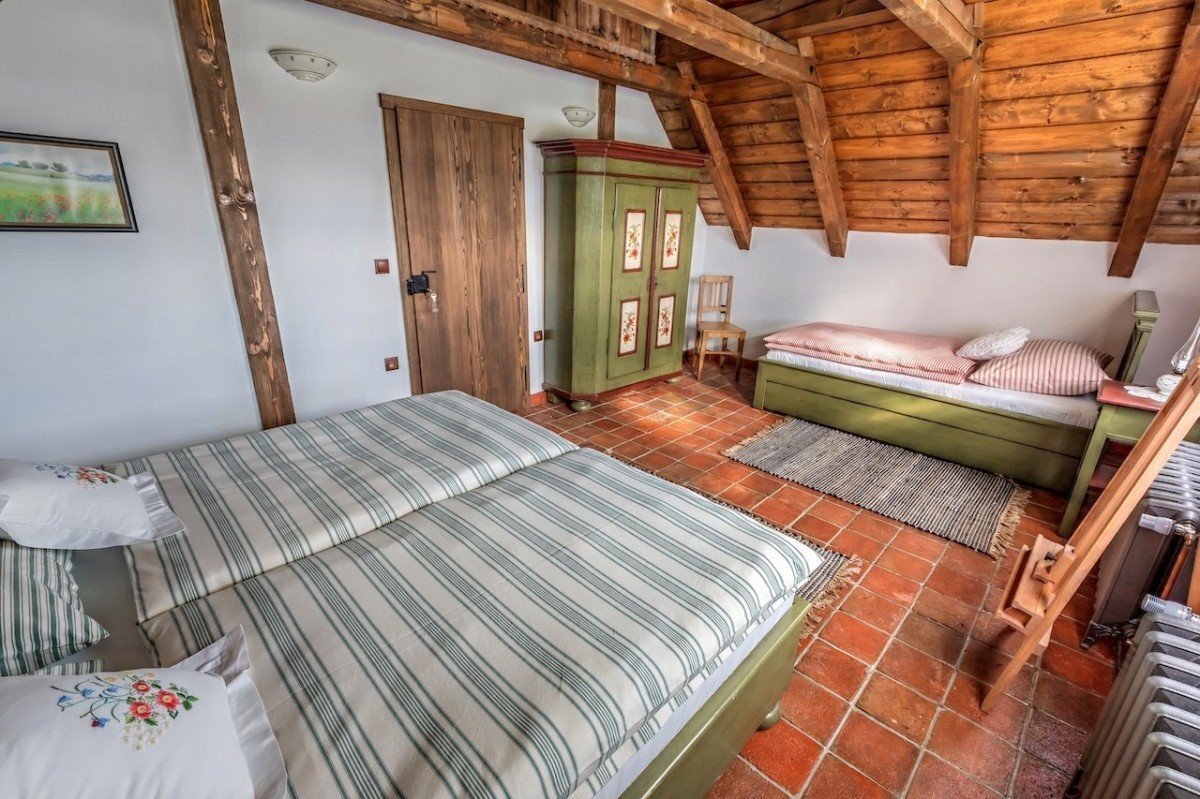 chalupářský styl ložnice
