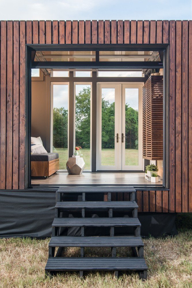 tiny house ze dřeva a skla