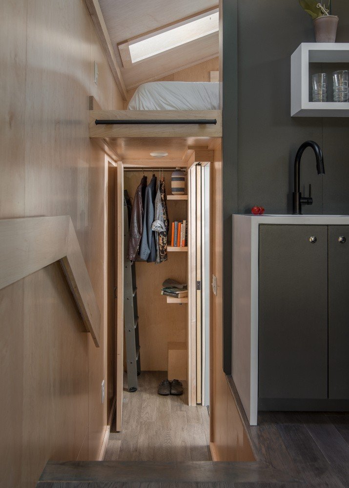 tiny house ze dřeva a skla