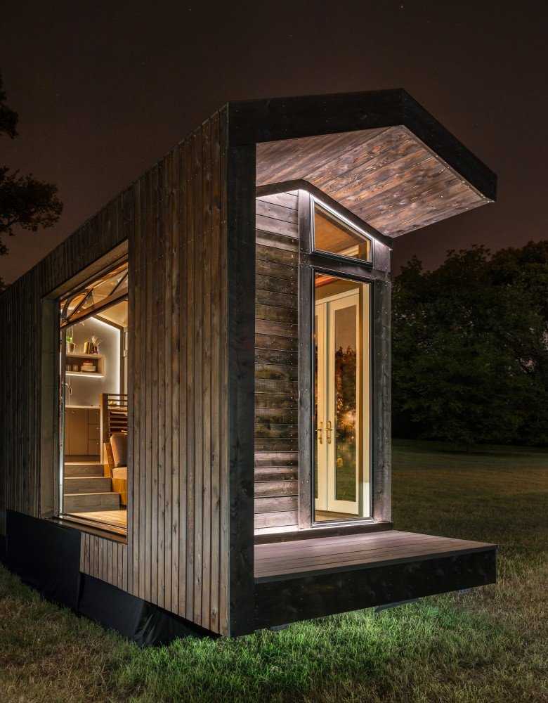 tiny house ze dřeva a skla