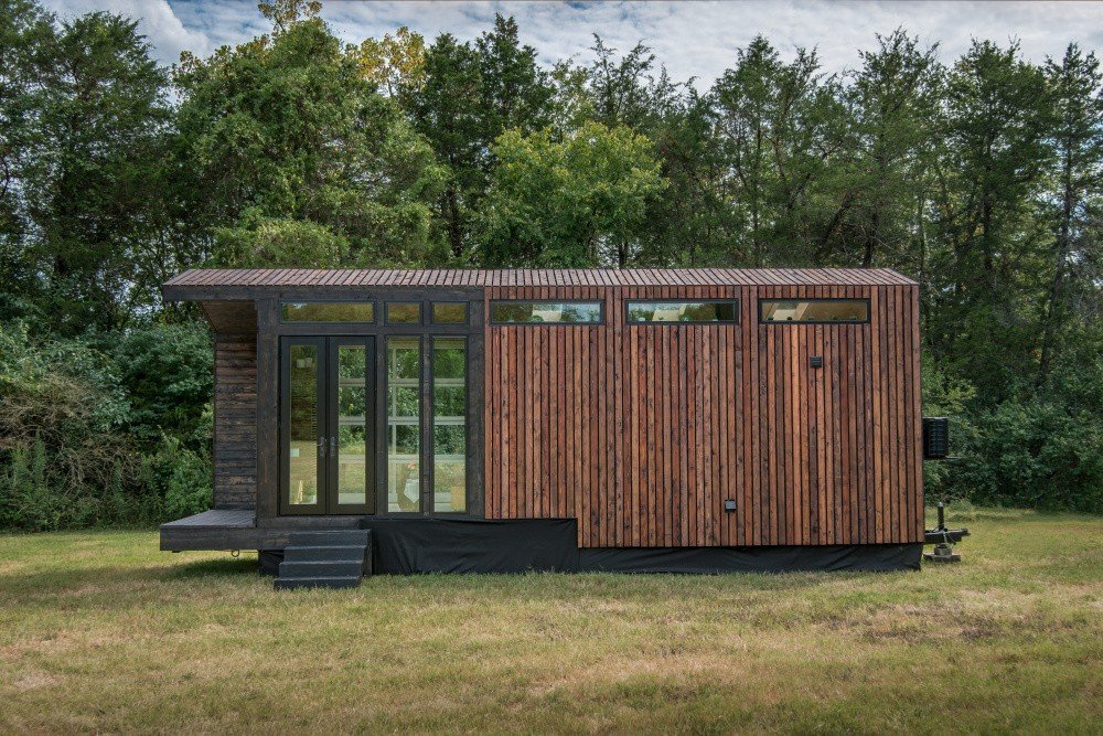 tiny house ze dřeva a skla