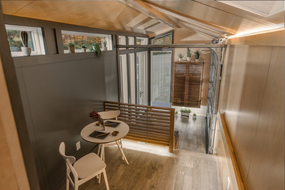 tiny house ze dřeva a skla