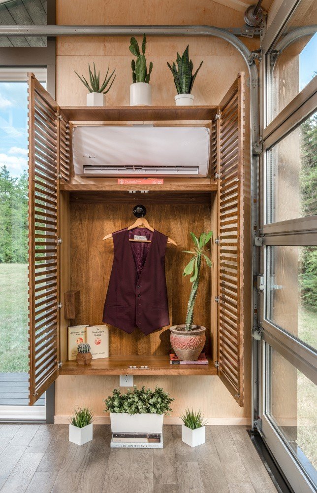 tiny house ze dřeva a skla
