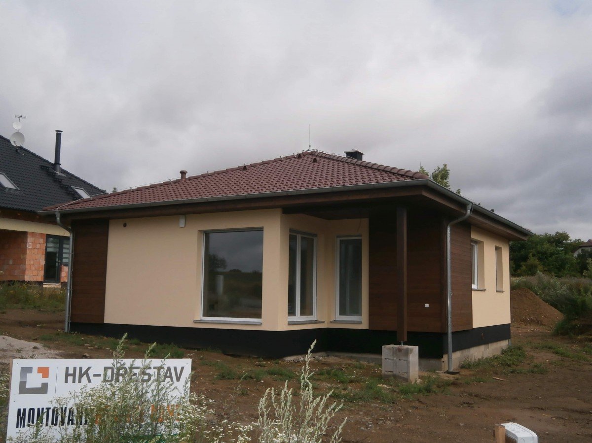 Bungalov 4+kk do L s bazénem a garážovým stáním
