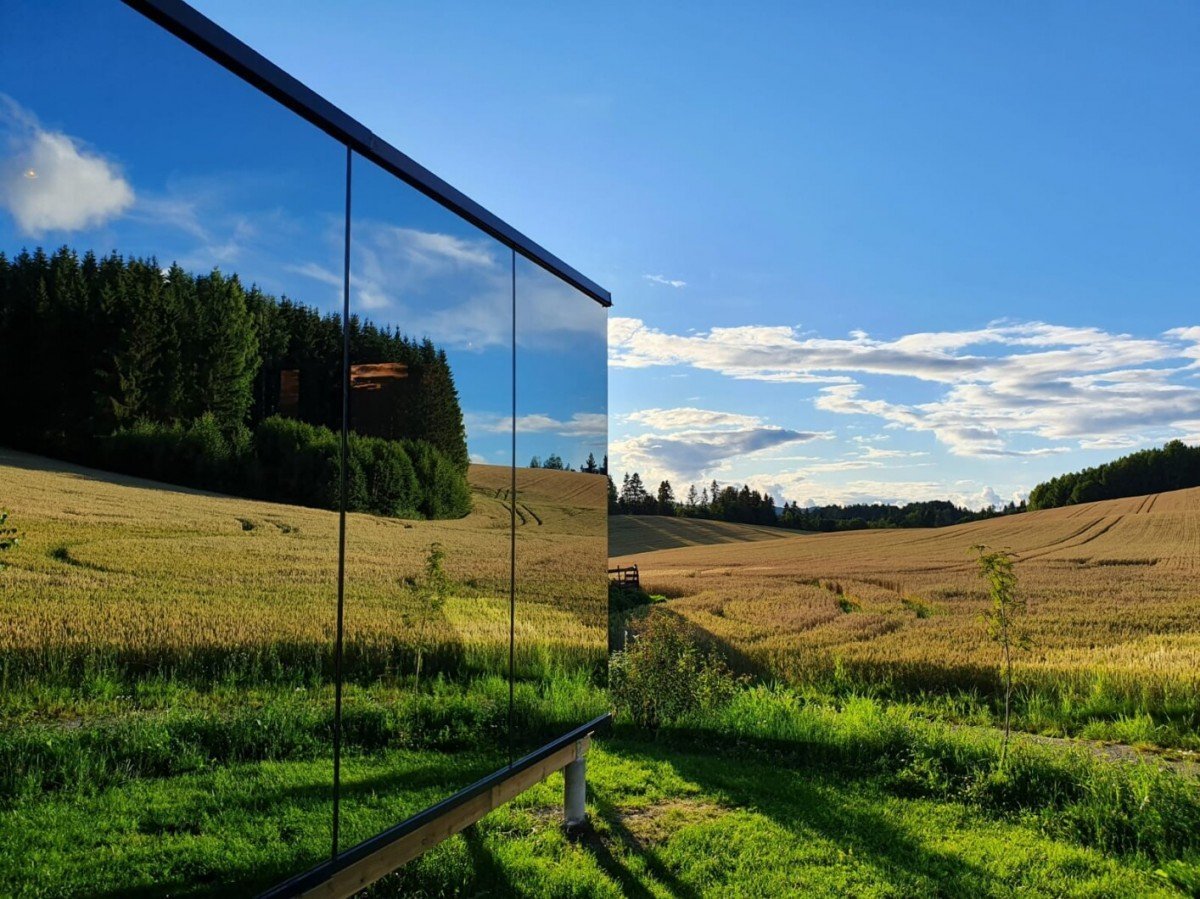 zrcadlový tiny house