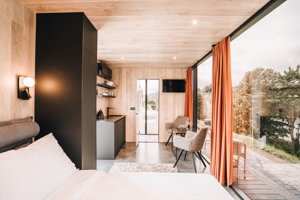zrcadlový tiny house