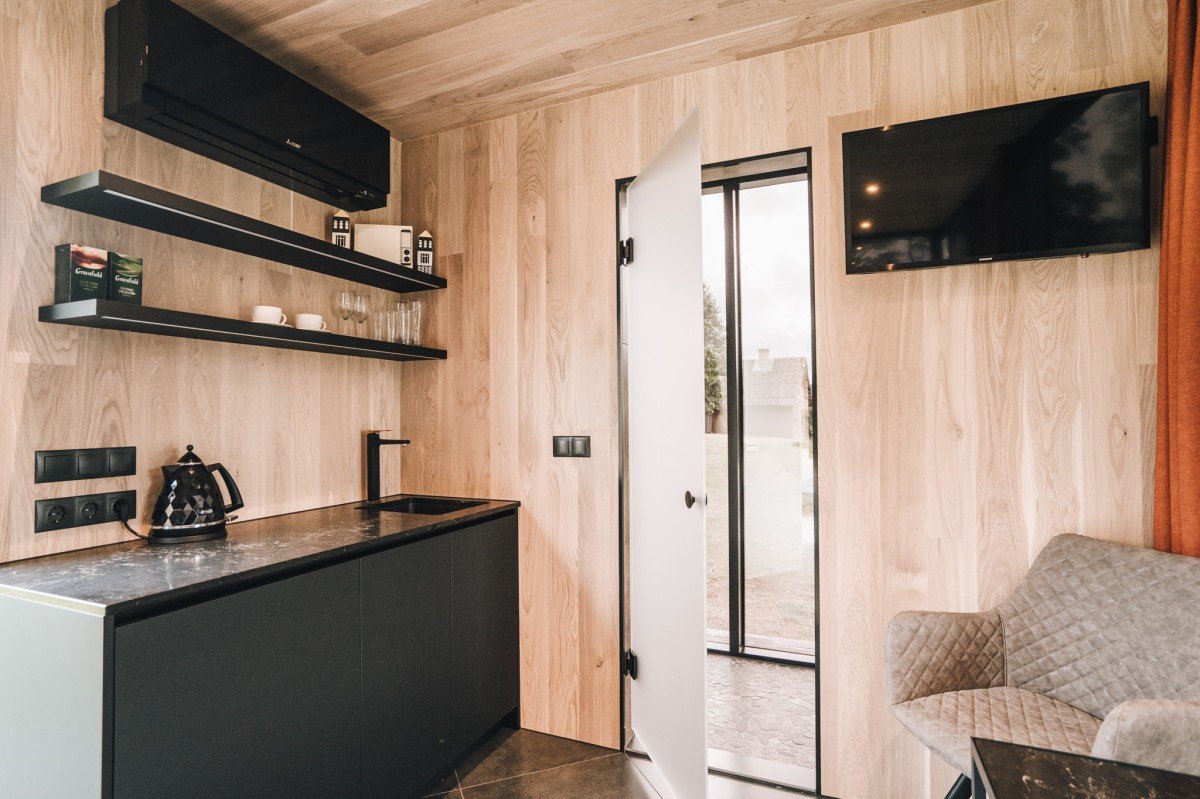 zrcadlový tiny house