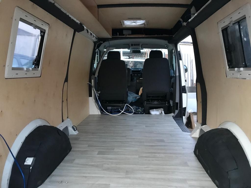 přestavba dodávky na obytné auto