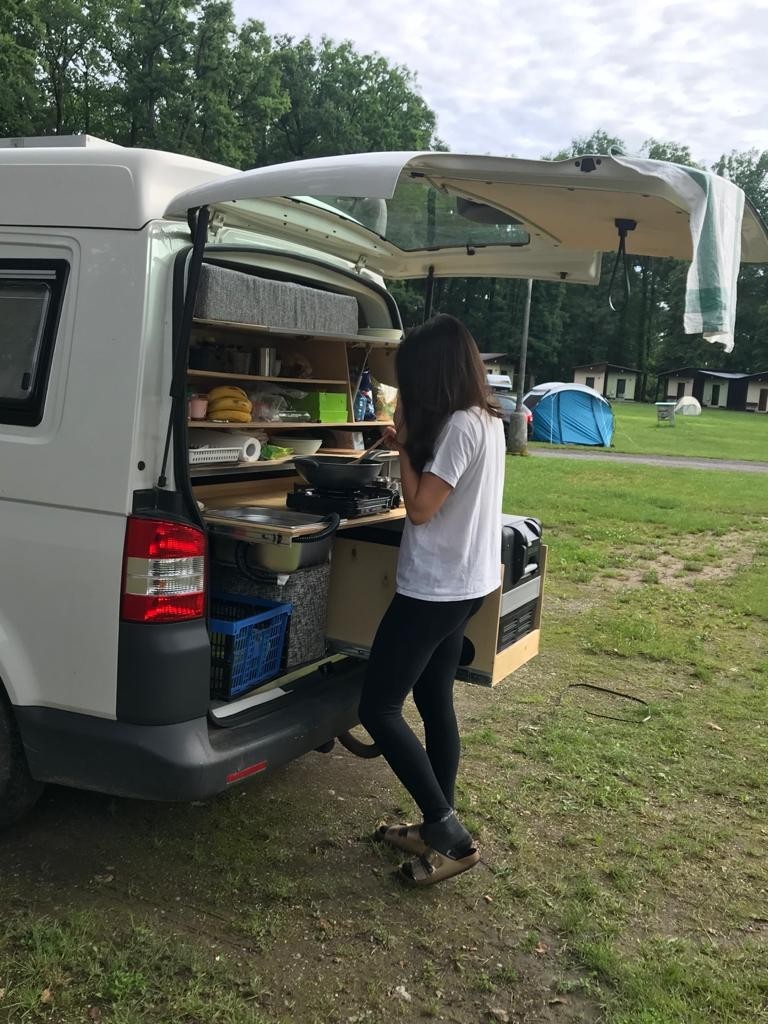 přestavba dodávky na obytné auto