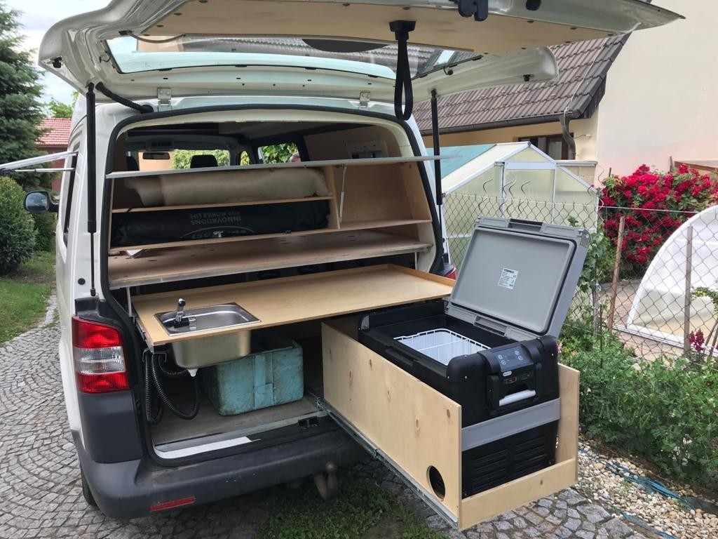přestavba dodávky na obytné auto
