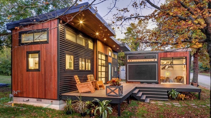 Originální tiny house do L má i velkou terasu