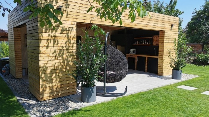 DIY pergola s venkovní kuchyní