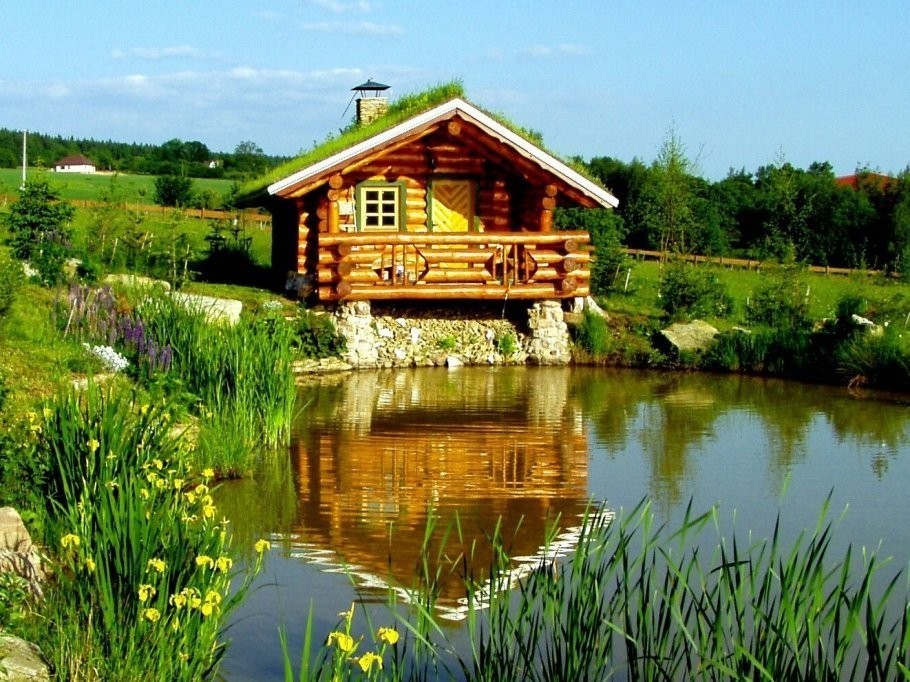 malý dřevěný srubový dům