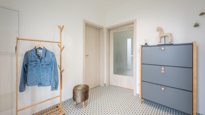 Předsíň je moc pěkně vyladěná barevně i stylově
