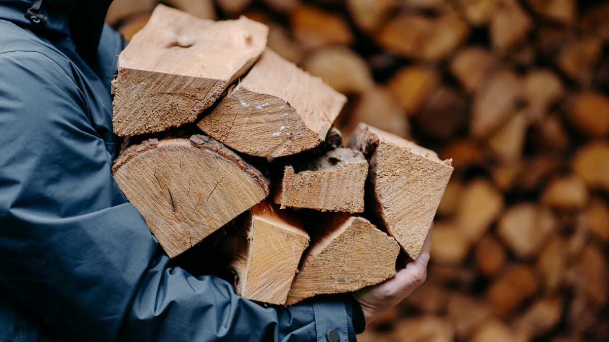 Nenechte se oklamat prodejcem palivového dřeva