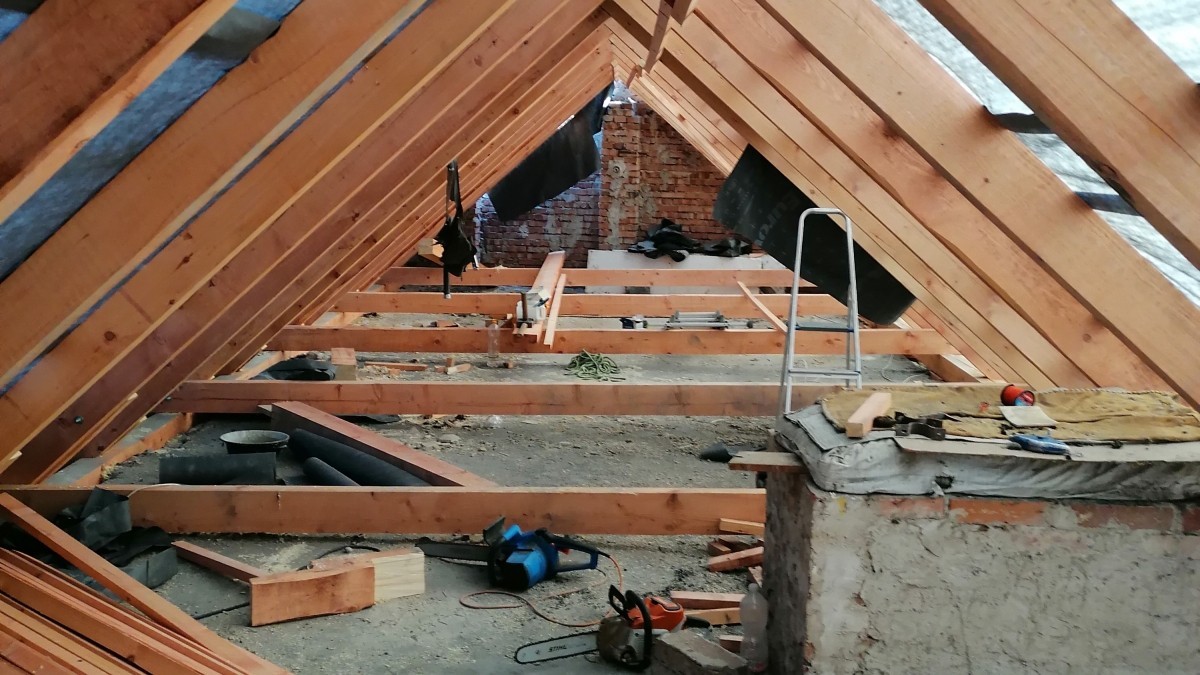 Co je potřeba k rekonstrukci střechy?
