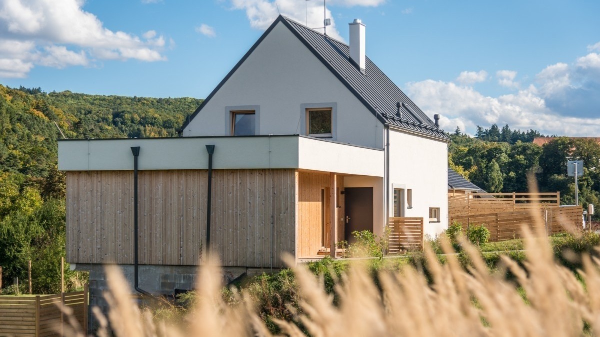 Zkušenosti se stavbou rodinného domu – na čem znatelně ušetřit a jak se vyhnout stresu