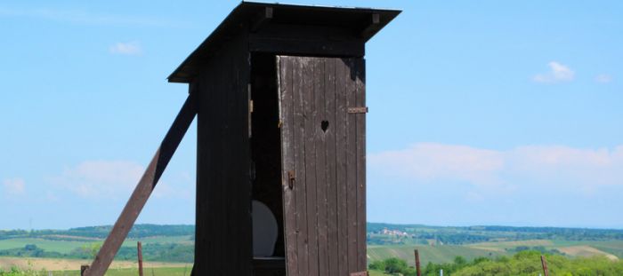 Dřevěná kadibudka